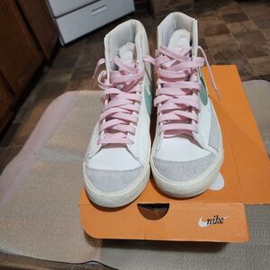 Nike Men's Sneakers - Pink, White, and Green